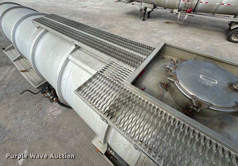 image for item DX0797 2016 Polar tank trailer