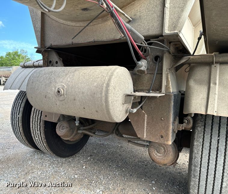 image for item DX0797 2016 Polar tank trailer