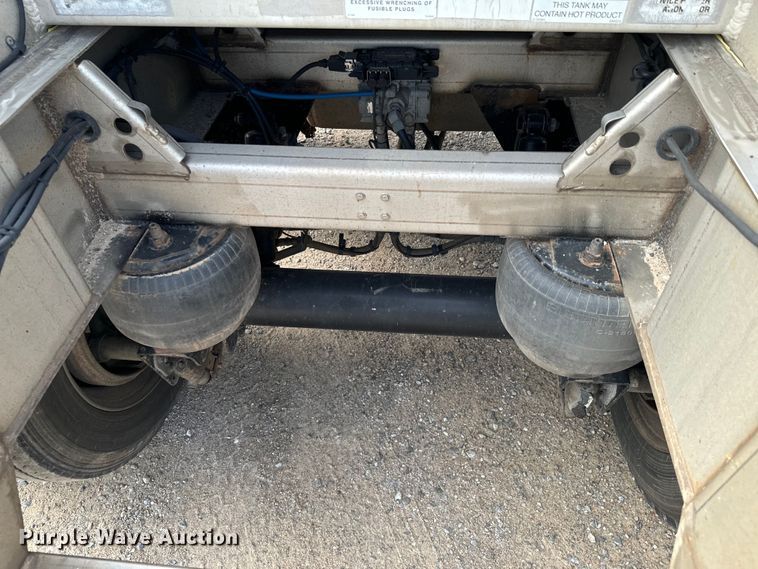 image for item DX0797 2016 Polar tank trailer