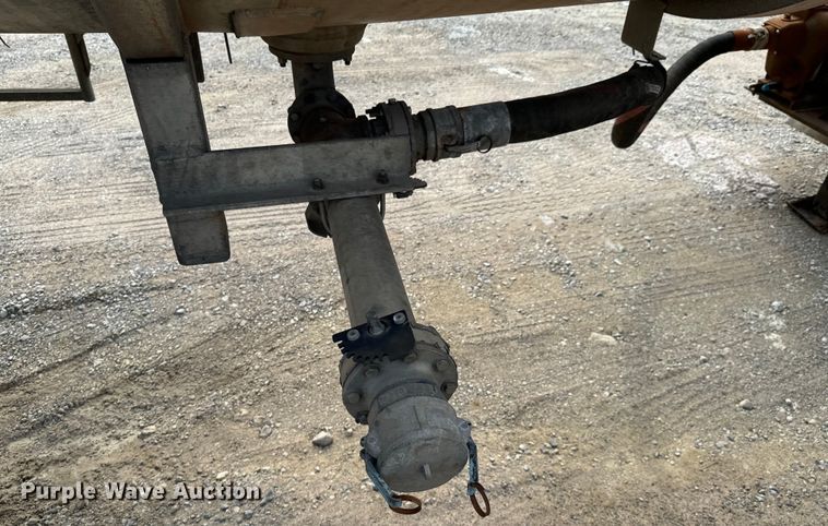 image for item DX0797 2016 Polar tank trailer