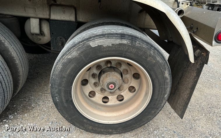 image for item DX0797 2016 Polar tank trailer