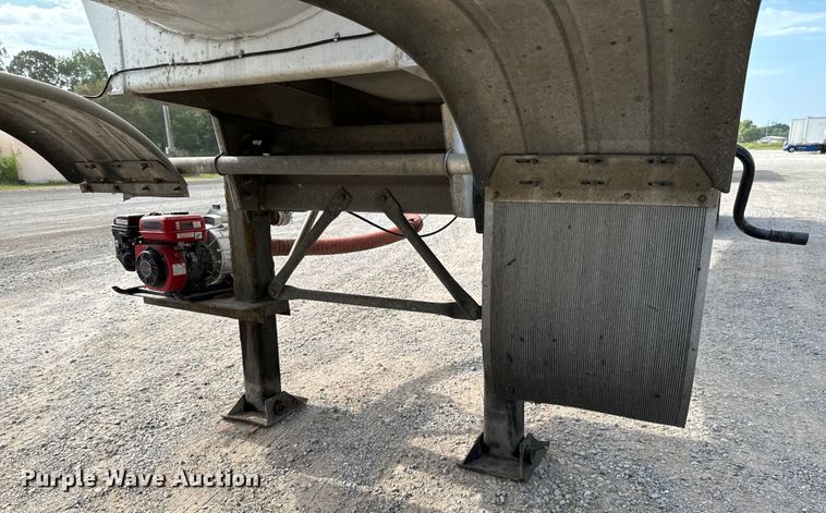 image for item DX0798 2014 Polar tank trailer