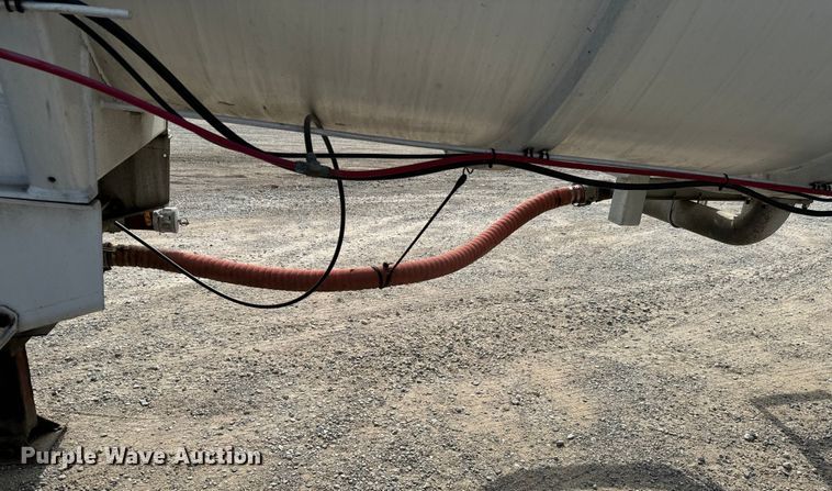 image for item DX0798 2014 Polar tank trailer