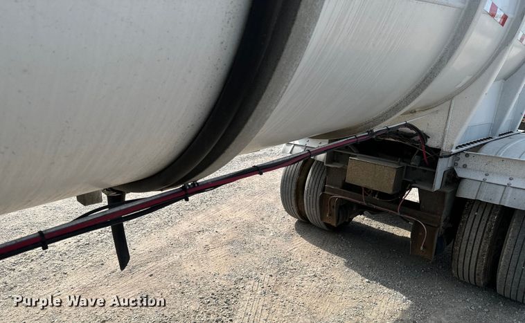 image for item DX0798 2014 Polar tank trailer