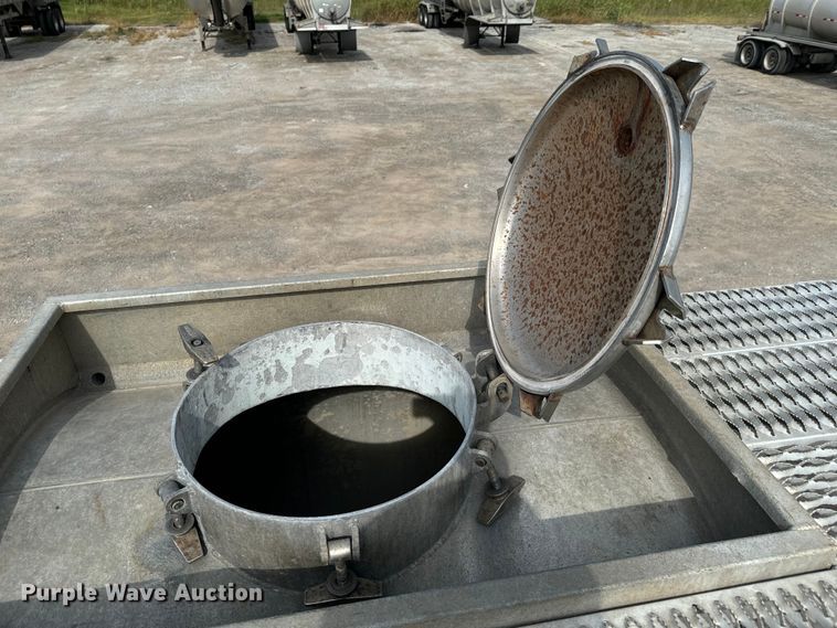 image for item DX0798 2014 Polar tank trailer