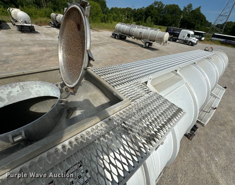 image for item DX0798 2014 Polar tank trailer