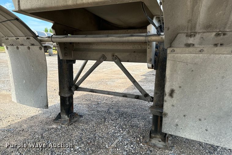 image for item DX0799 2015 Polar tank trailer