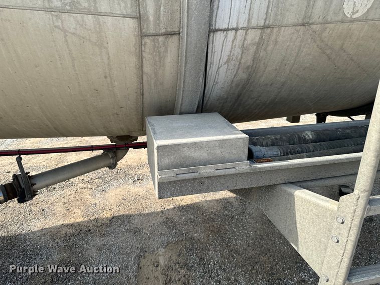 image for item DX0799 2015 Polar tank trailer