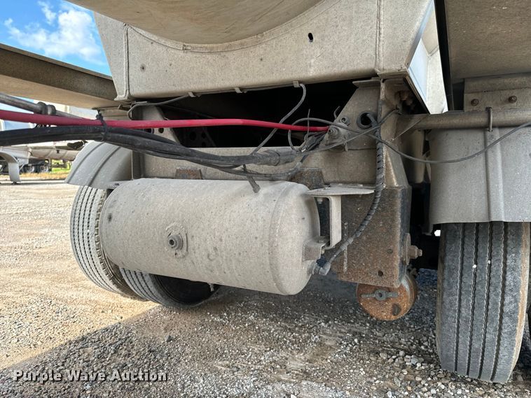 image for item DX0799 2015 Polar tank trailer