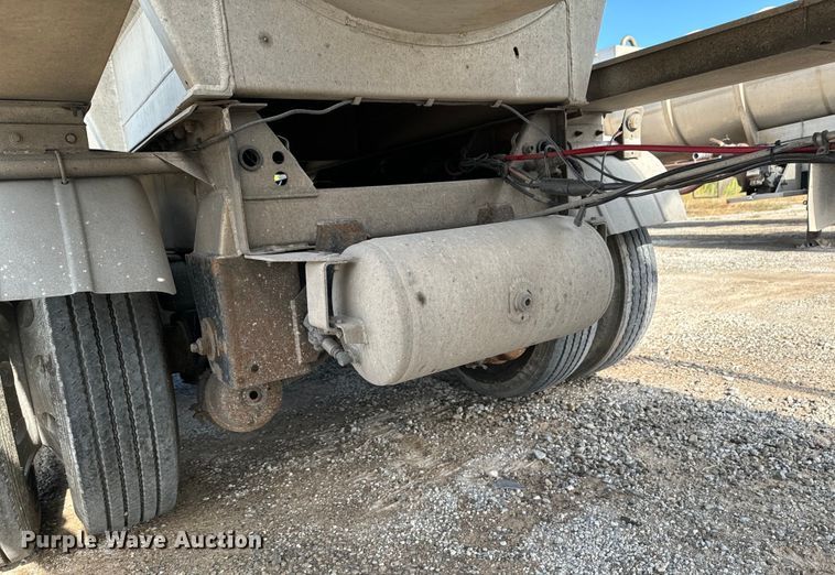 image for item DX0799 2015 Polar tank trailer