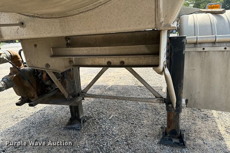 image for item DX0799 2015 Polar tank trailer