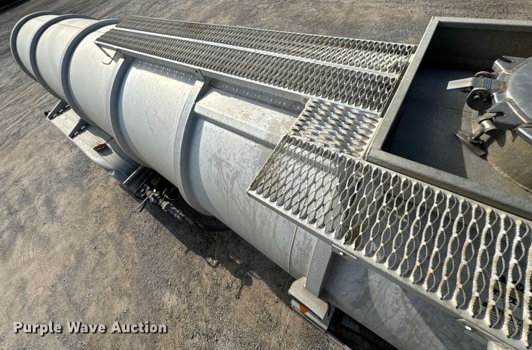 image for item DX0799 2015 Polar tank trailer