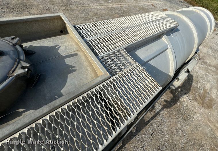 image for item DX0799 2015 Polar tank trailer