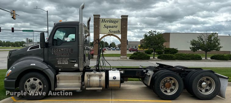 image for item EE7471 2015 Kenworth  T680 semi truck