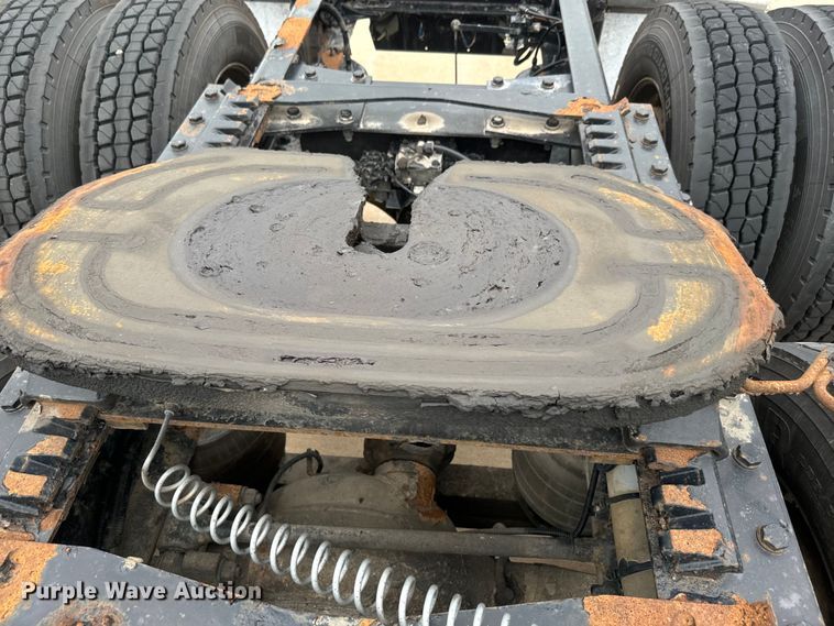 image for item EE7471 2015 Kenworth  T680 semi truck