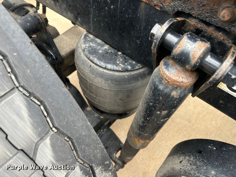 image for item EE7471 2015 Kenworth  T680 semi truck