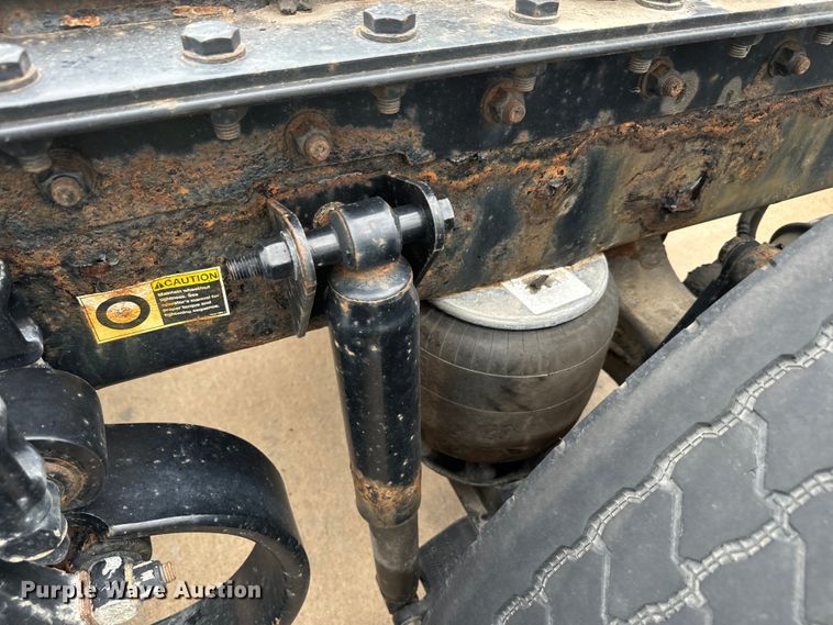 image for item EE7471 2015 Kenworth  T680 semi truck