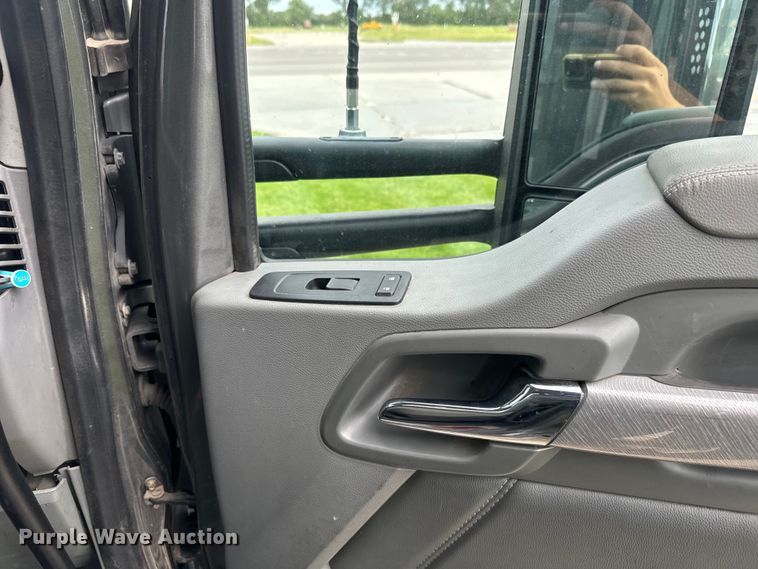 image for item EE7471 2015 Kenworth  T680 semi truck