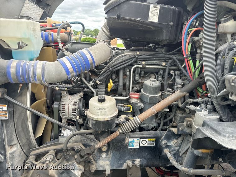 image for item EE7471 2015 Kenworth  T680 semi truck