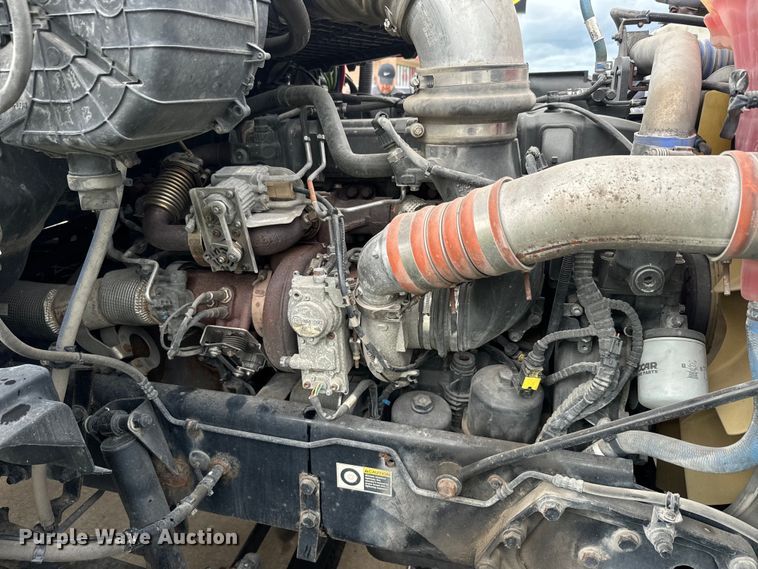 image for item EE7471 2015 Kenworth  T680 semi truck