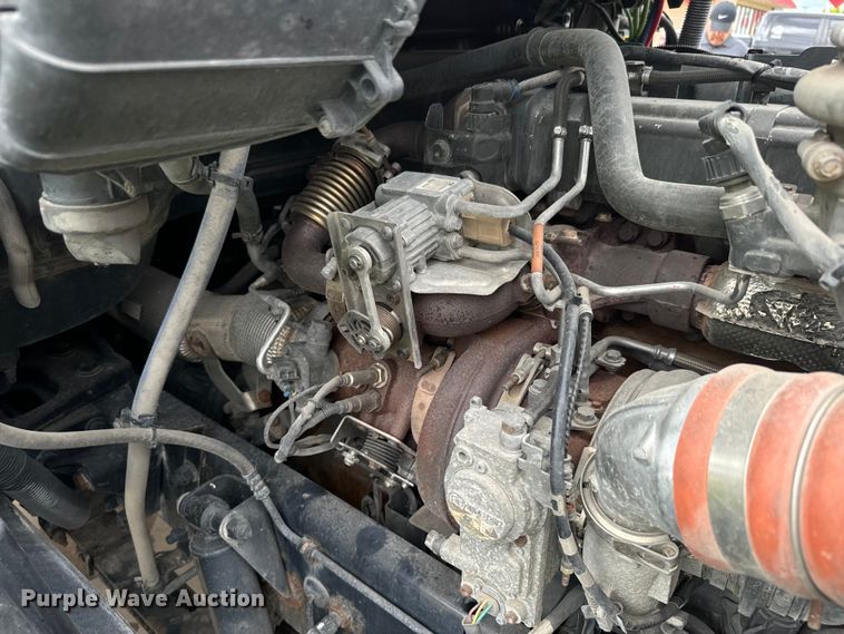 image for item EE7471 2015 Kenworth  T680 semi truck