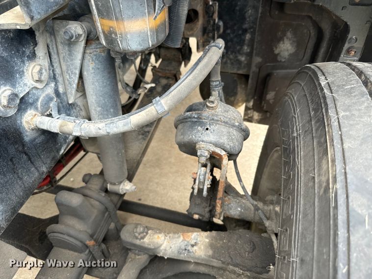 image for item EE7471 2015 Kenworth  T680 semi truck