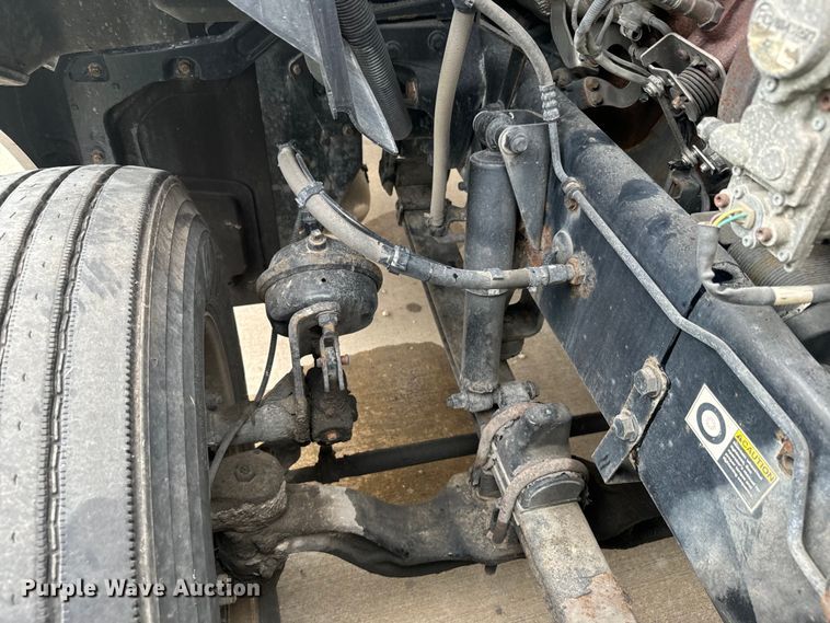 image for item EE7471 2015 Kenworth  T680 semi truck