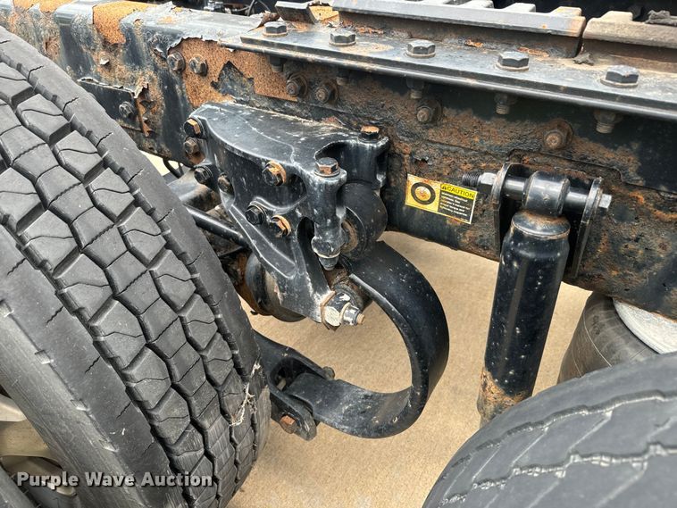 image for item EE7471 2015 Kenworth  T680 semi truck