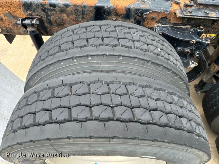 image for item EE7471 2015 Kenworth  T680 semi truck