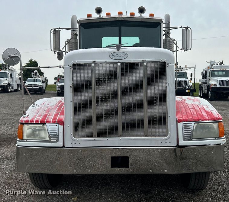 image for item EG0679 1996 Peterbilt  377 semi truck