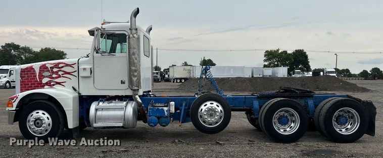 image for item EG0679 1996 Peterbilt  377 semi truck