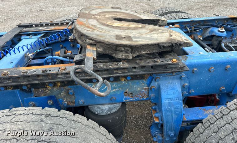 image for item EG0679 1996 Peterbilt  377 semi truck