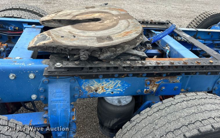 image for item EG0679 1996 Peterbilt  377 semi truck