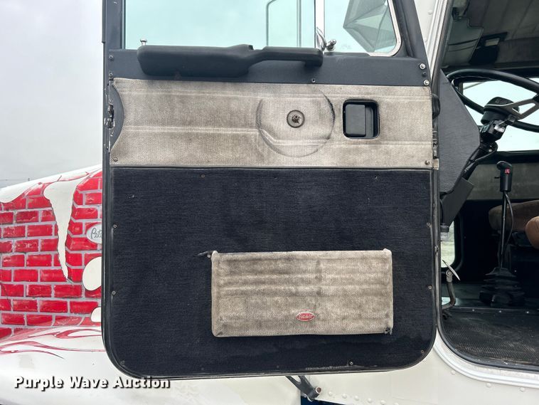 image for item EG0679 1996 Peterbilt  377 semi truck