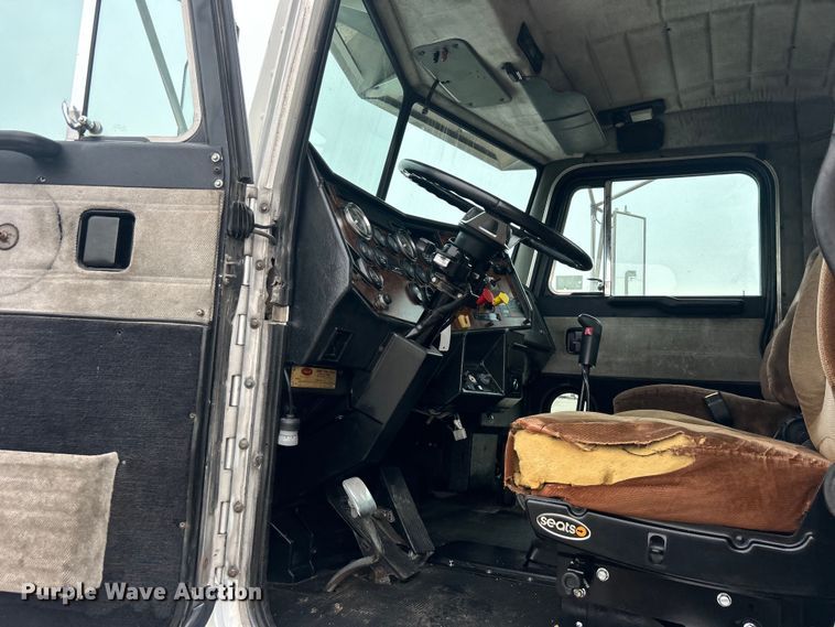 image for item EG0679 1996 Peterbilt  377 semi truck