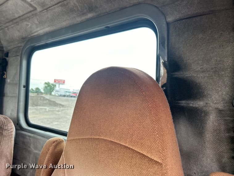 image for item EG0679 1996 Peterbilt  377 semi truck