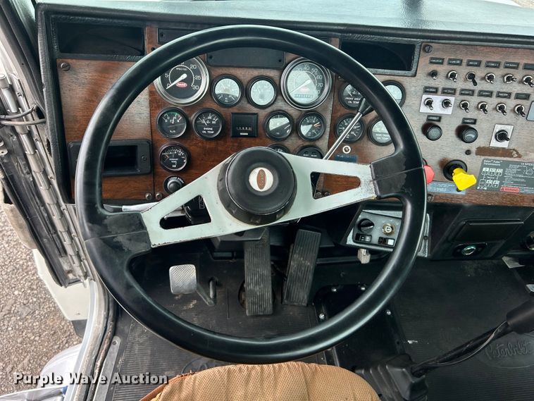 image for item EG0679 1996 Peterbilt  377 semi truck