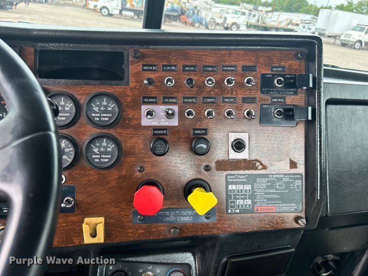 image for item EG0679 1996 Peterbilt  377 semi truck