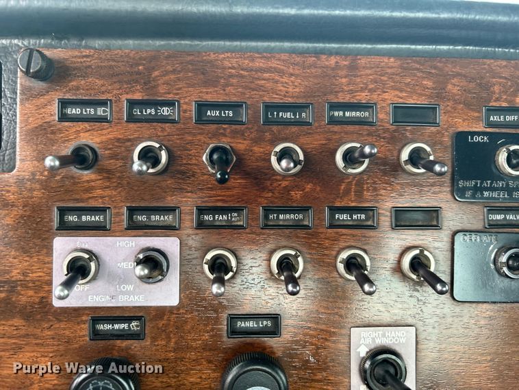 image for item EG0679 1996 Peterbilt  377 semi truck