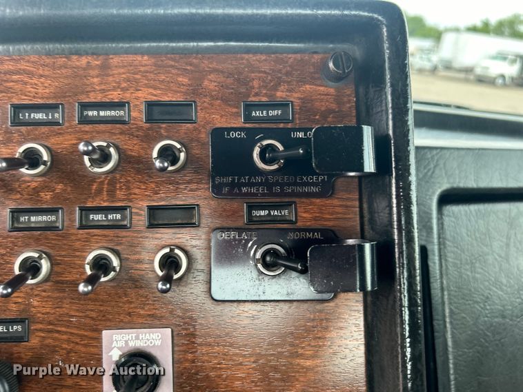 image for item EG0679 1996 Peterbilt  377 semi truck