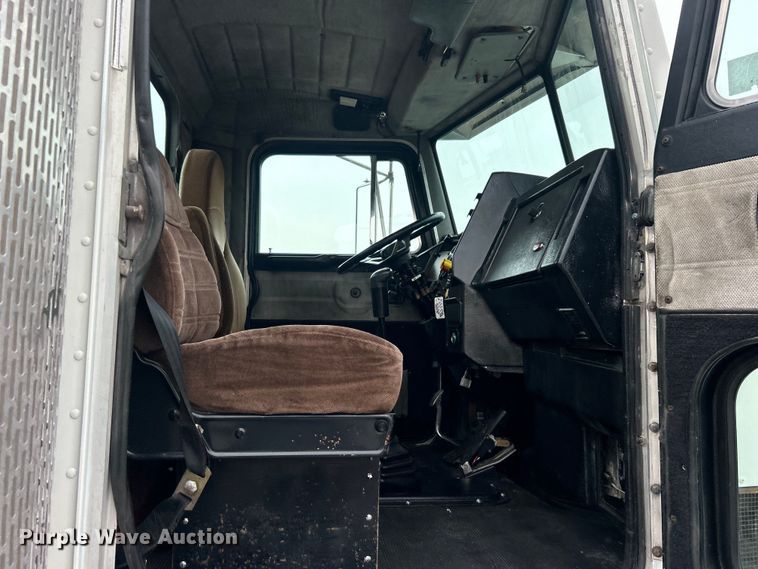 image for item EG0679 1996 Peterbilt  377 semi truck