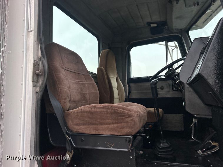 image for item EG0679 1996 Peterbilt  377 semi truck