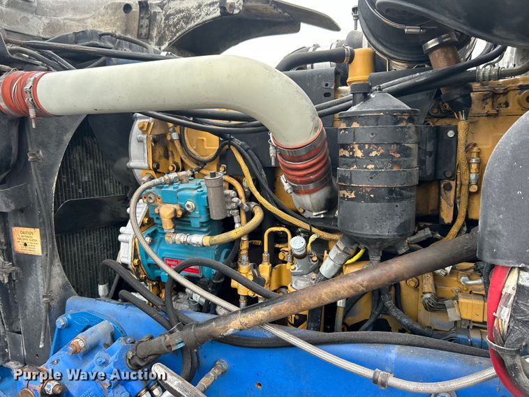 image for item EG0679 1996 Peterbilt  377 semi truck