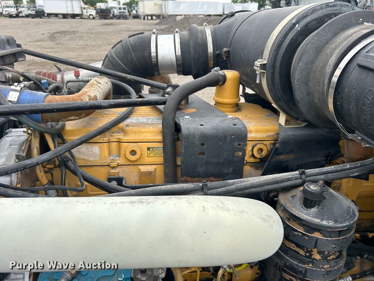 image for item EG0679 1996 Peterbilt  377 semi truck