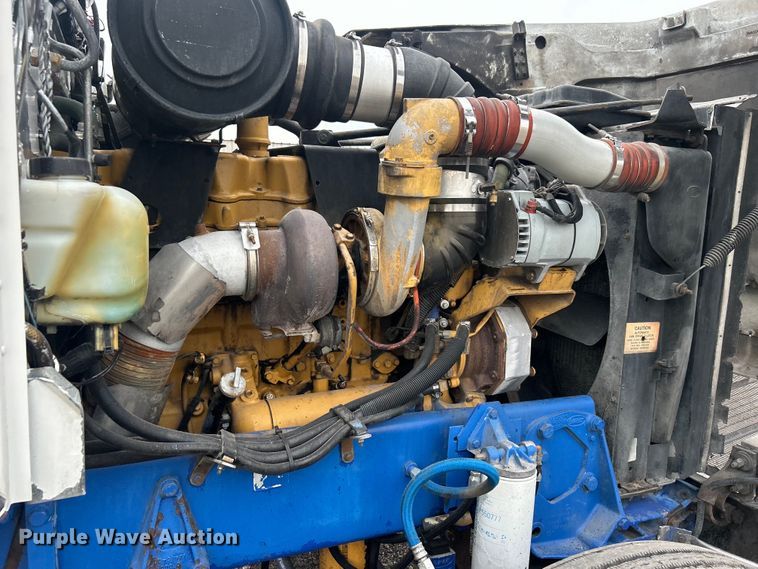 image for item EG0679 1996 Peterbilt  377 semi truck