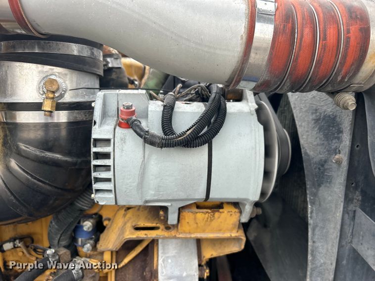 image for item EG0679 1996 Peterbilt  377 semi truck