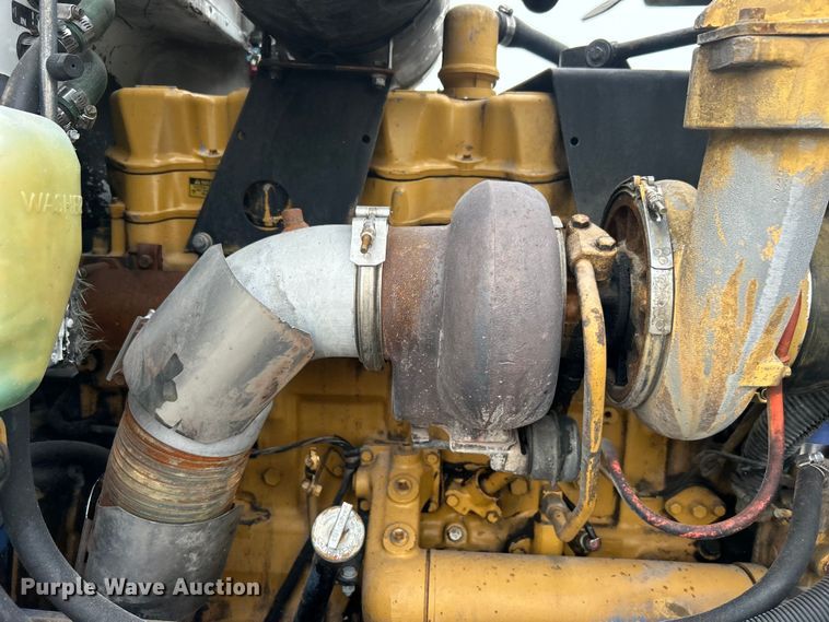 image for item EG0679 1996 Peterbilt  377 semi truck