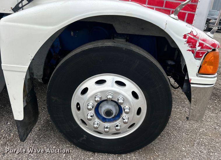 image for item EG0679 1996 Peterbilt  377 semi truck