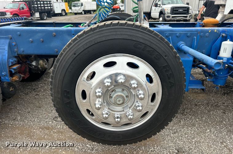 image for item EG0679 1996 Peterbilt  377 semi truck