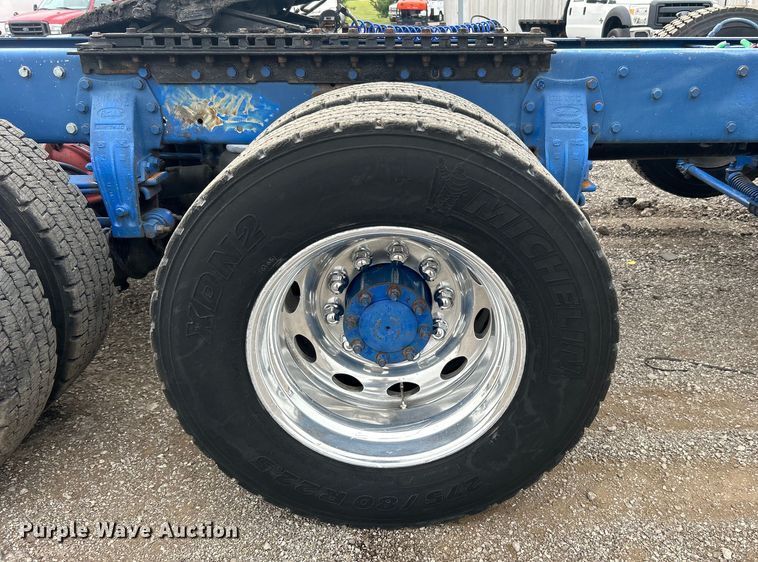 image for item EG0679 1996 Peterbilt  377 semi truck